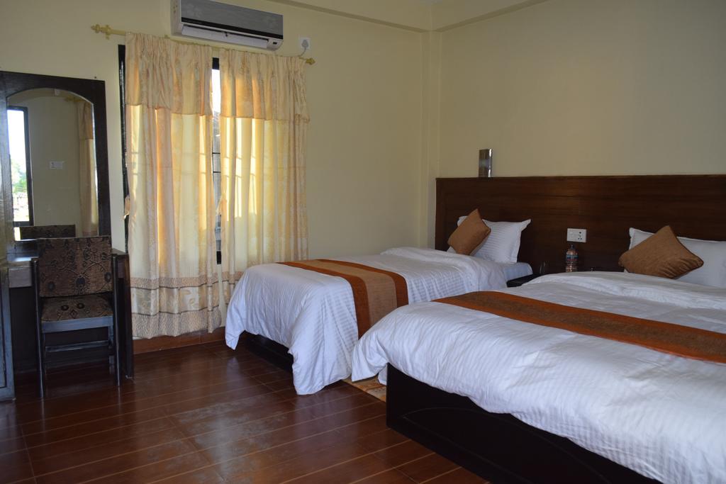 Chitwan Village Resort Sauraha Exteriör bild